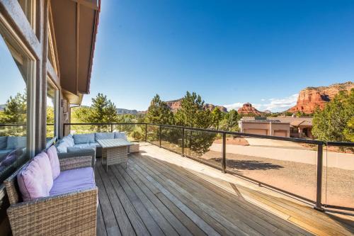 Incredible Red Rock Views Hot Tub Hiking