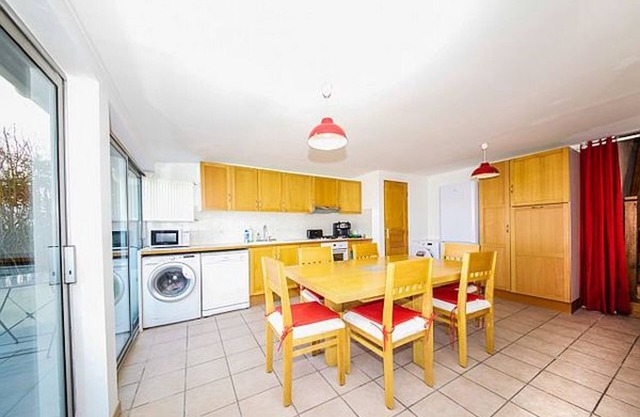 Independent house with terrace and garden, Eiffel Tower view.