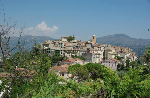 Independent Studio with great views Bay of angels
