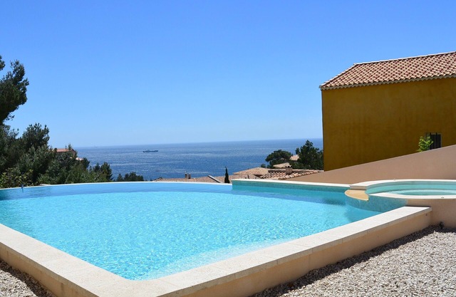 Independent T1 in villa with pool/spa sea-Restores the Ensues