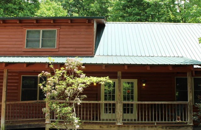 Insignificant Cabin: Spacious 5BR, 3.5BA Retreat with Hot Tub