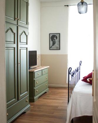 Iron-Bridge House, elegant apartment bay front