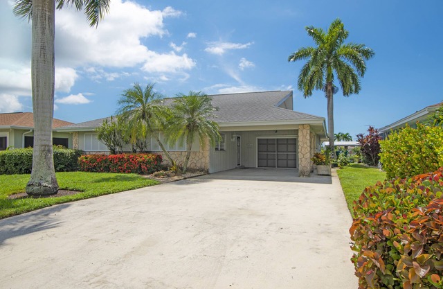 Isles Of Capri, Naples & Marco Island area 2bed/2bat house dock & pool