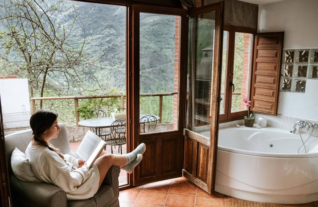 Jacuzzi, fireplace, barbecue and spectacular view