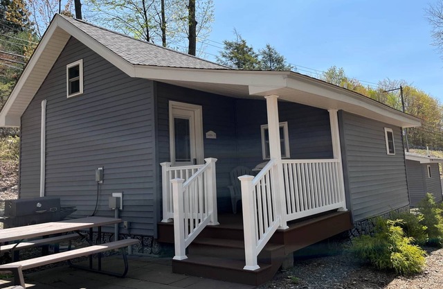 Janes 15 - Lakeside Cabins