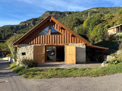 Jolie maison de village en pierre