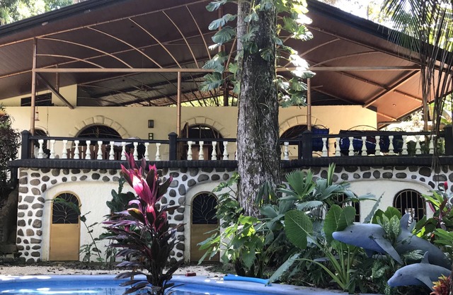 Jungle beautiful home 10 minutes from gorgeous beaches