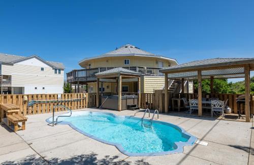 K0135 Roundabout Resort - Oceanside, Pet Friendly, Pool, Hot Tub