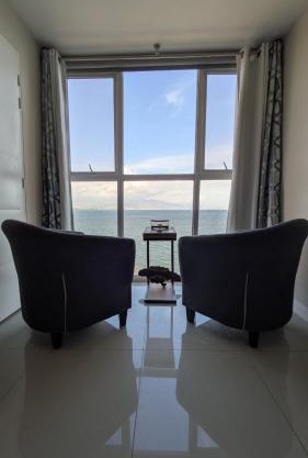Kacey's Oceanview Condo