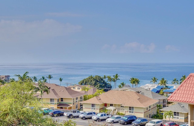 Kailua-kona Condo: Steps to Beach & Downtown!