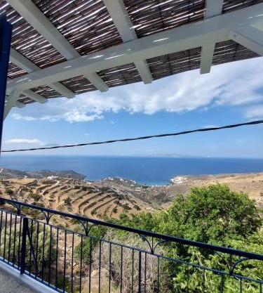 Kardiani Village Home