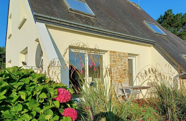 Kerouziel, house with internet, telephone flat rate and wallbox charging station