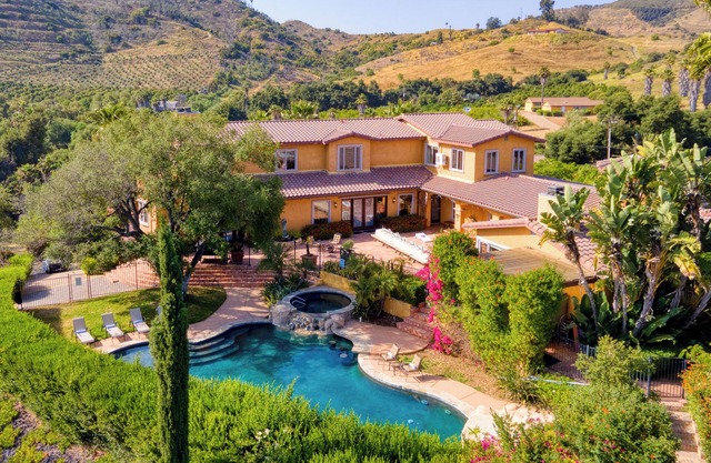 Keys Creek & Casita - AvantStay | Sleeps 30 | Vineyard, Pool, Theater, Views