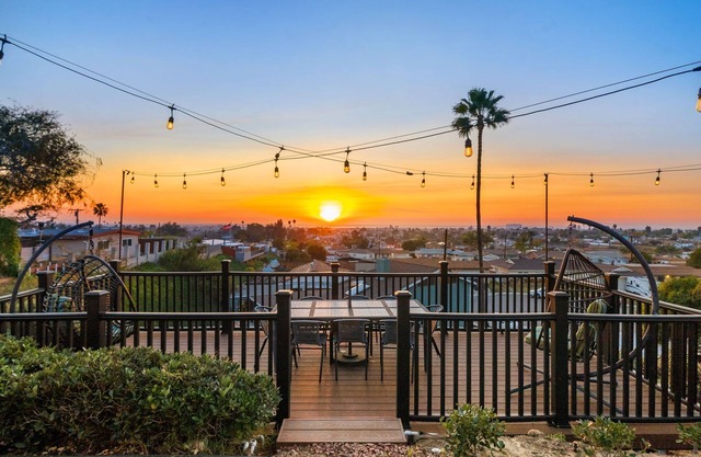 Kid Friendly! Water Views, Rooftop Deck & Hot Tub!