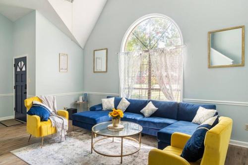 King Bed Cozy Urban Retreat-Central Memphis