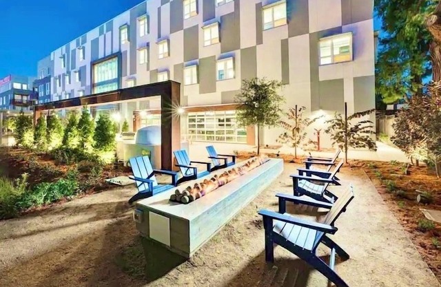 KING BED - Modern FULLY FURNISHED Condo By Stanford & Google - Mountain View CAn