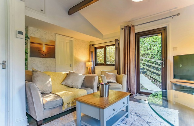 Kingfisher Lakeside Lodge