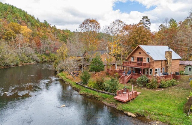 Kingfisher`s Riverside Cabin