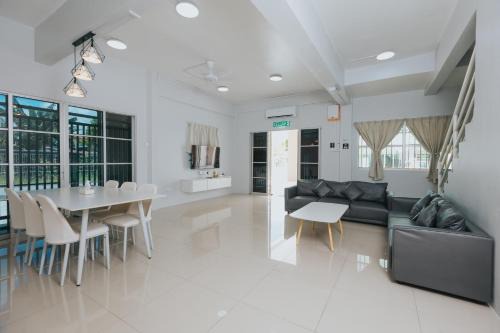 Kings Pine Residence homestay 14