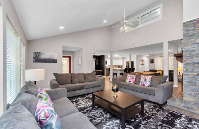 Kingwood Escape – 6BR w/Heated Pool, Near IAH