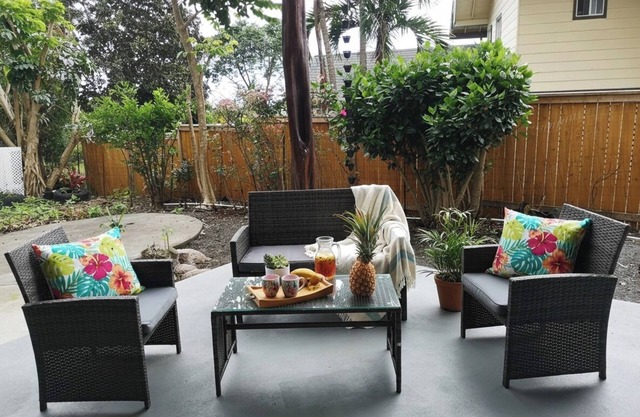 Kona Studio + 2 Small Bonus Rooms, Big Covered Patio, Near Beaches/Airport