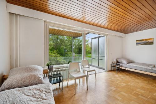 kostengünstige Wohnungen für Monteure in Zizishausen-Nürtingen, WiFi, Smart TV, Parkplatz, Autobahn A8, Stuttgart