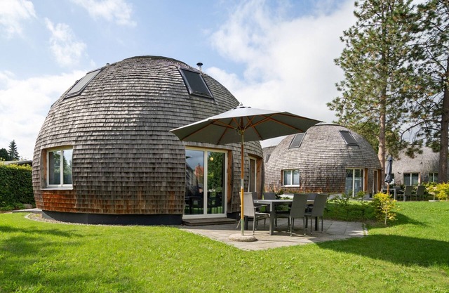 Kugelhaus Chiara - fireplace, sauna, 1.5 baths & terrace on Lake Tollensesee