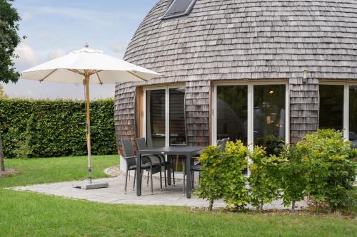 Kugelhaus Kirana - Ruhiges Naturdomizil in runder Bauweise am Waldrand des Tollensesees