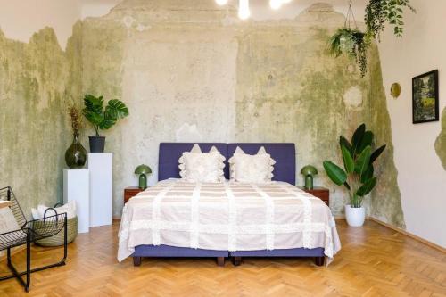 Kunstvolles Apartment im Zentrum mit Balkon und Parkplatz
