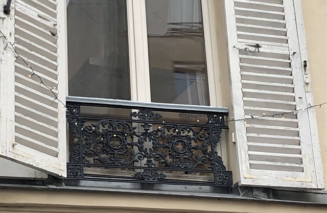 L'étage D'une Maison Avec Jardin, à Paris 20ème
