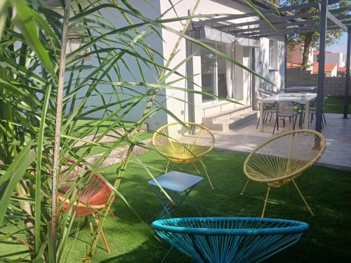 L'Eden des Aspres Villa neuve plain pied T4 avec Jardin, terrasse, BBQ & Wifi