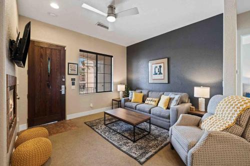 La Quinta Jewel - 1 Bedroom, Sleeps 4, Pool, Hot Tub, Mountain Views