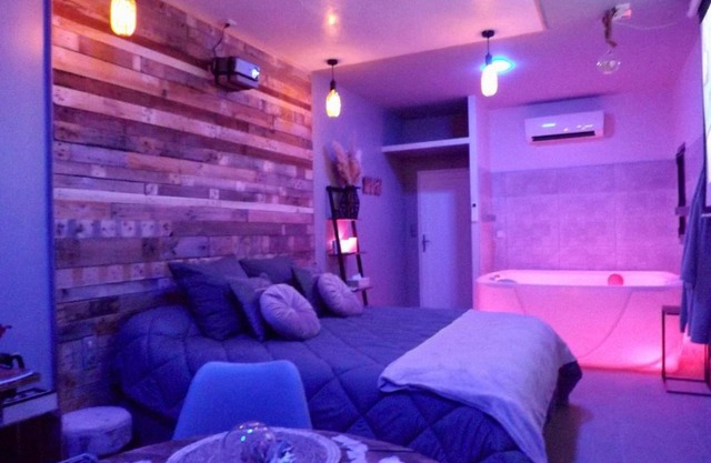 La Suite Côté Pool-House Piscine, Sauna & Jacuzzi privatifs