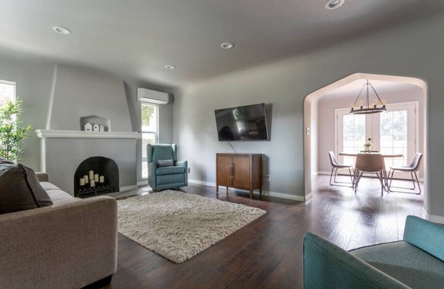 La Verne 2 · Downtown La Verne. 1 min walk