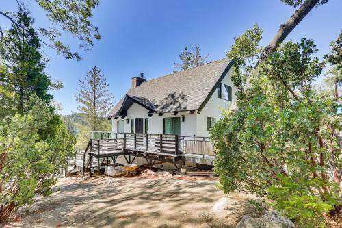 Lake Arrowhead Cabin with Hot Tub and Mountain Views!