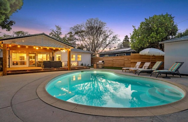 Lake Balboa Hideaway