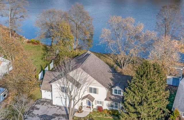 Lake Front 5 Bedroom Estate Home-A Mile from Liberty Mt Ski & Golf Resort