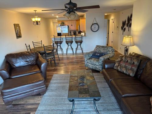 Lake Front and Calm Waters at Miramar 3BR 2BA