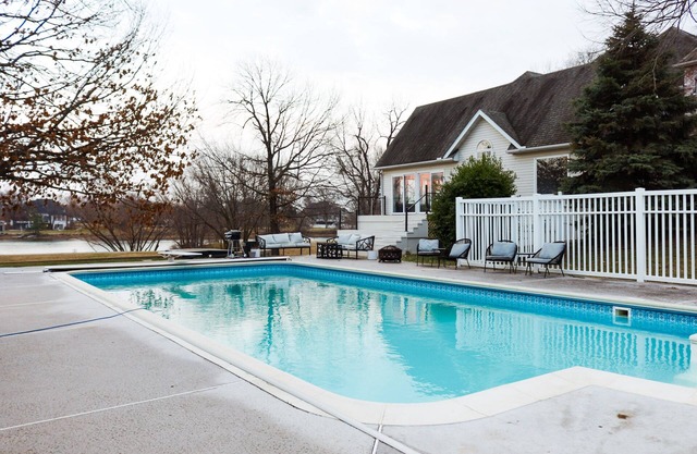 Lake Front, Heated Pool Year-Round