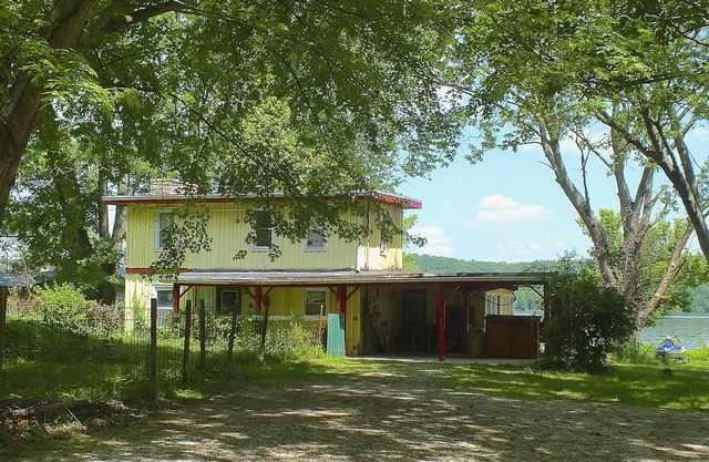 Lake Front Home close to Nashville IN, Bloomington IN and Indiana University