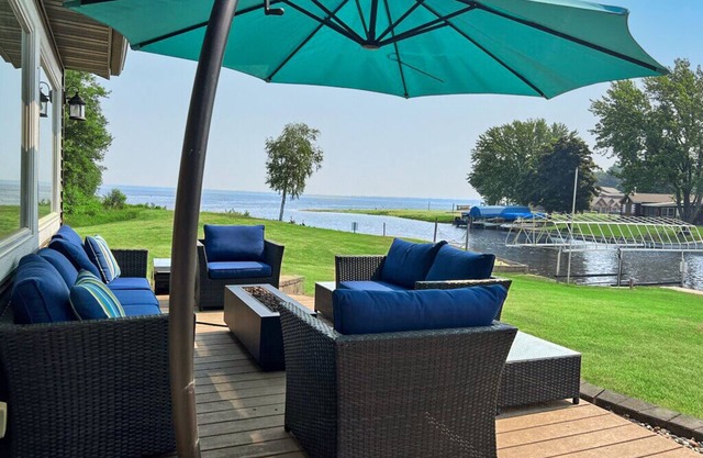 Lake Front House Directly On Castle Rock Lake - Dock, Beach & Near WI Dells