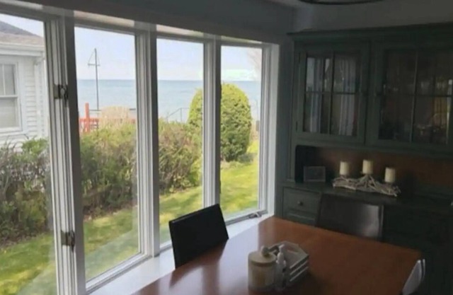 Lake House -Lakefront Property on Lake Ontario