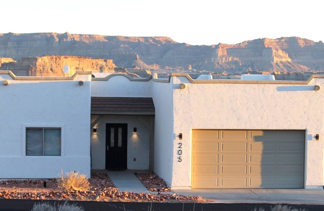 Lake Powell Views, Scenic Retreat, & Boat Parking