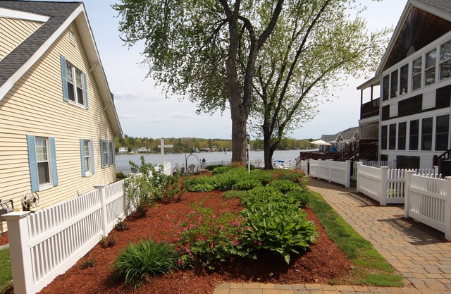 Lakefront Condo, steps to Lake Winnisquam