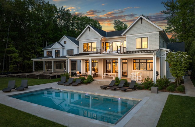 Lakefront Luxe/ Heated Pool Game Room Workstations