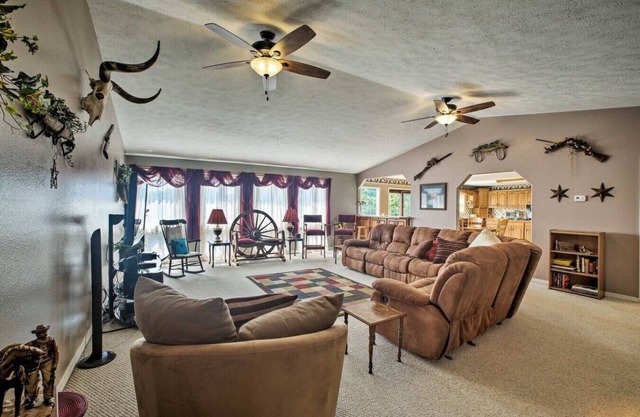 Lakefront Retreat w/Deck, Movie Room & Yard