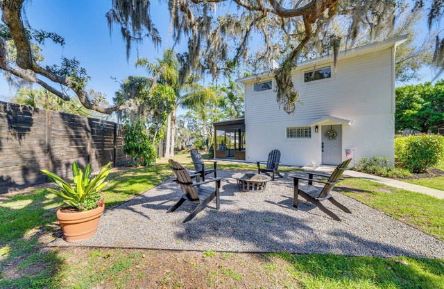 Lakefront Retreat w/Kayaks & Fire Pit in Clermont