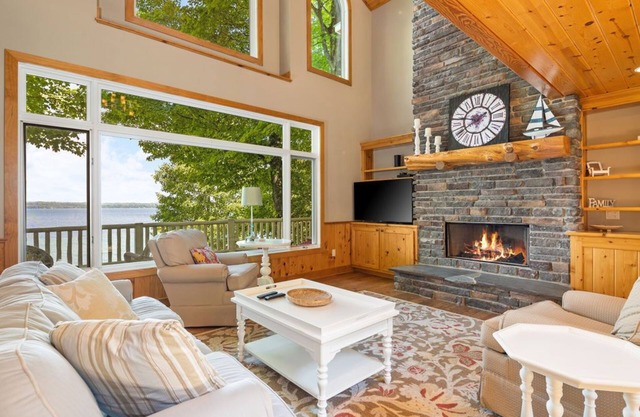 Lakefront Torch Lake Home - Cottage Feel w/Over 4K Sq Ft, Nearby Premier Golf