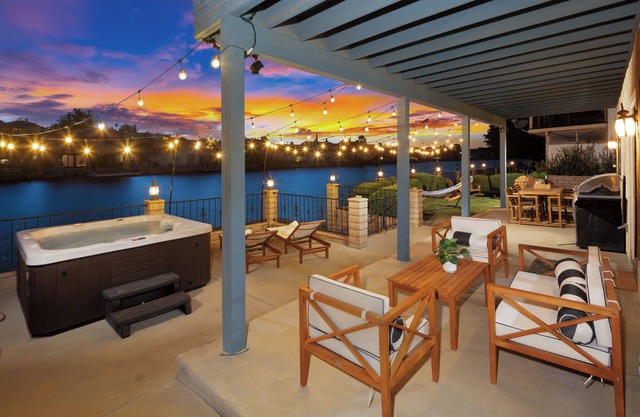 Lakeside Retreat Hot Tub, Fire Pit, 4BR/3BA