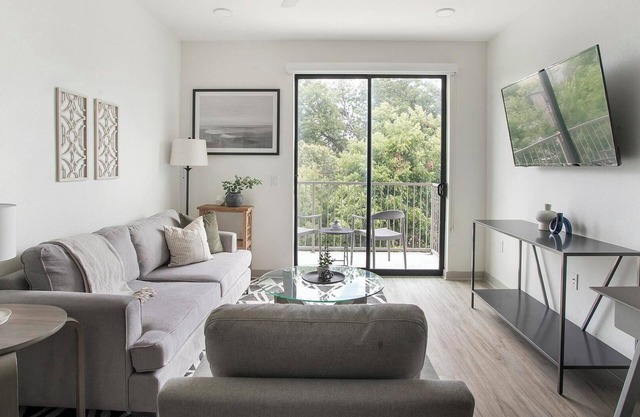 Landing | Beautiful 1BD, Pool, Gym